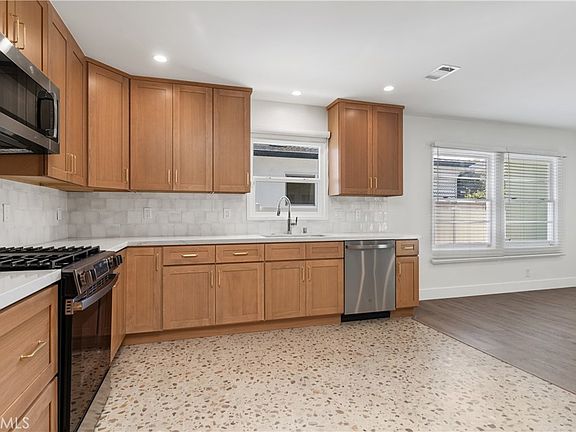 4th image of 337 E Everett Pl