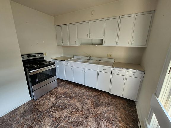 2nd image of 221 S Washington St #2