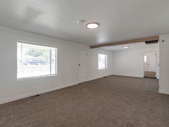 5th image of 470 E Main St