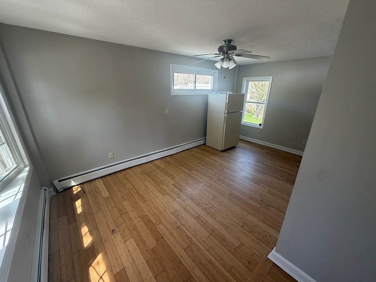 Studio, 400 sqft, $950 — Photo 2
