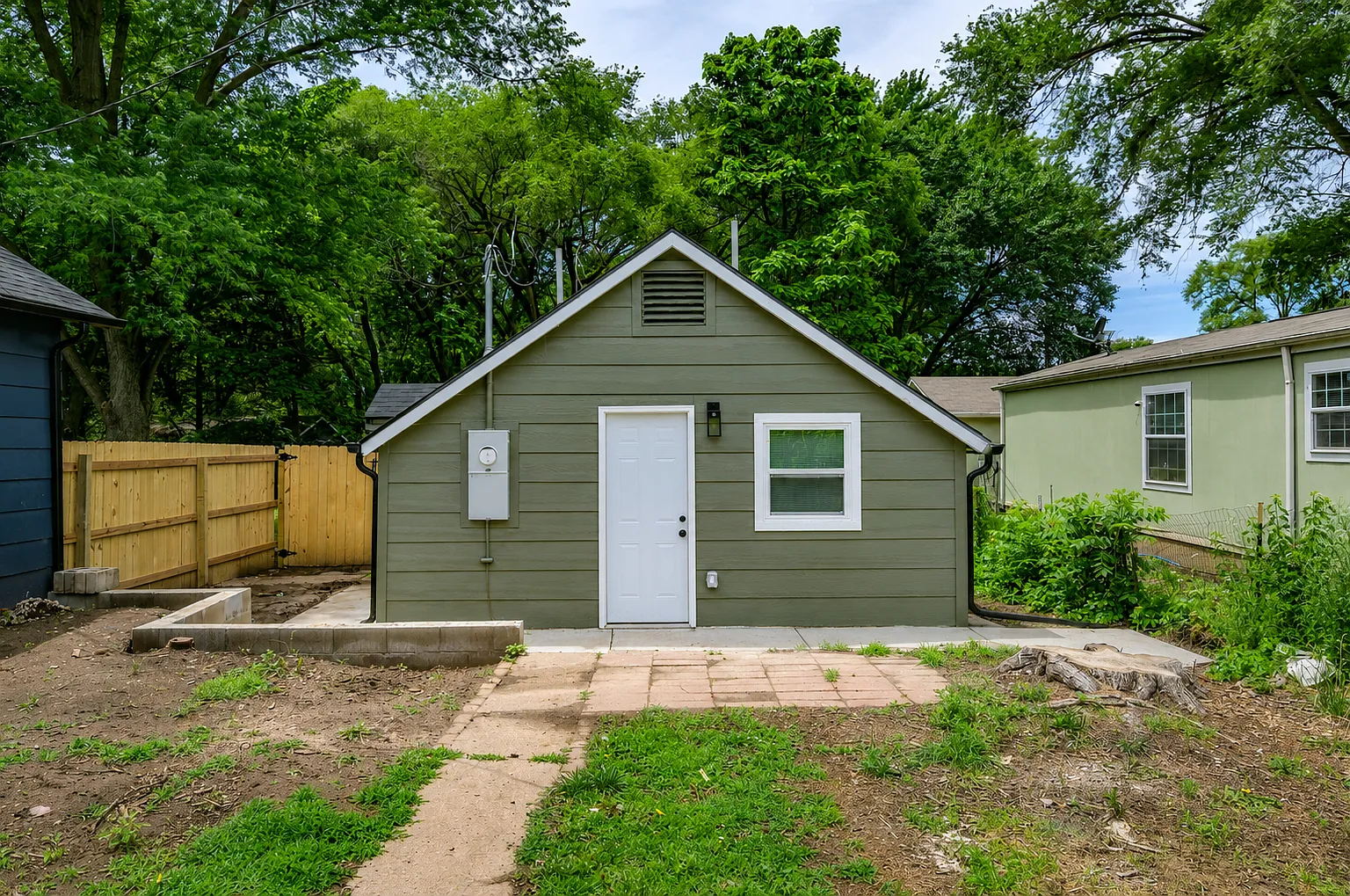 807 S College Ave — Photo 1