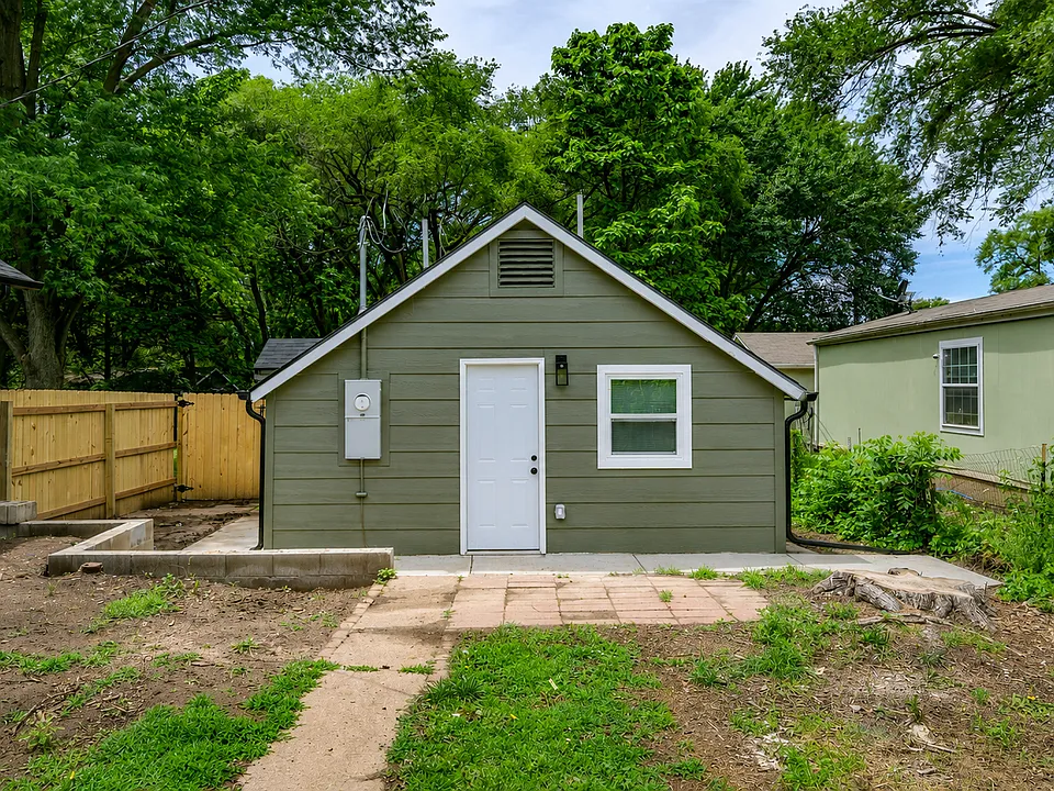 807 S College Ave #807B