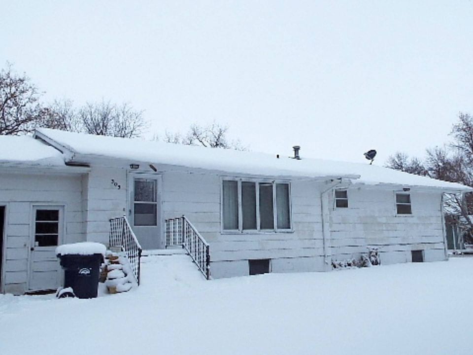 1st image of 303 7th Ave N