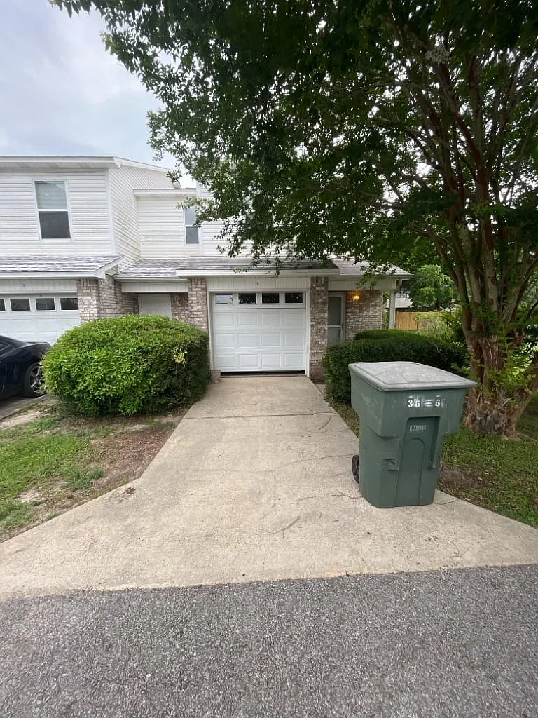 36 Alder Ave SE — Photo 1
