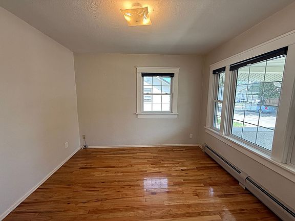 5th image of 215 W 21st St
