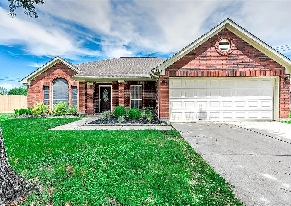 3717 Pin Oak Dr E