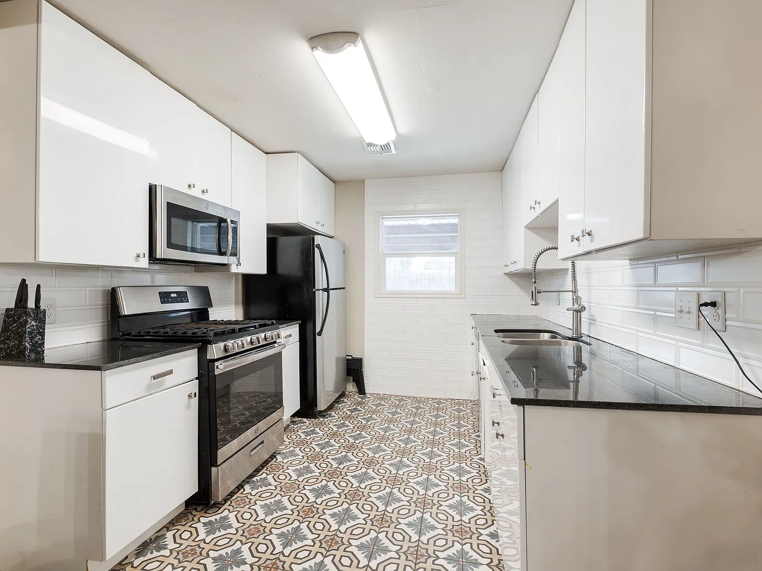 3 bed, 2.0 bath, 1460 sqft, $1,650 — Photo 4