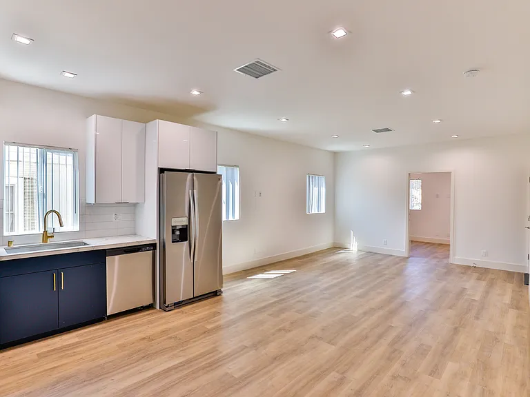 5536 Lexington Ave — Photo 8