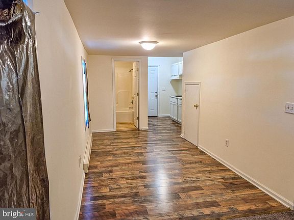 4th image of 814 Center St