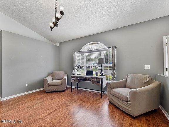 5th image of 2169 ST MARTINS Drive W