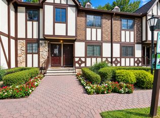 1806 Faulkner Ct, Mahwah, NJ 07430
