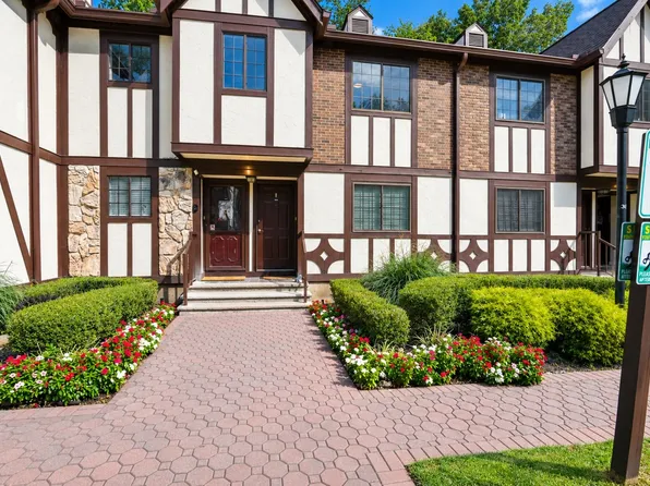 1806 Faulkner Ct, Mahwah, NJ 07430