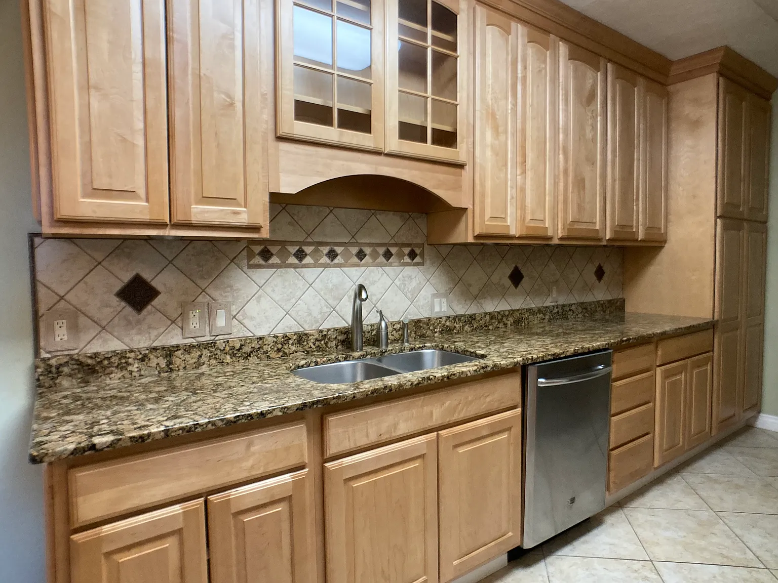 2 bed, 910 sqft, $1,400 — Photo 4
