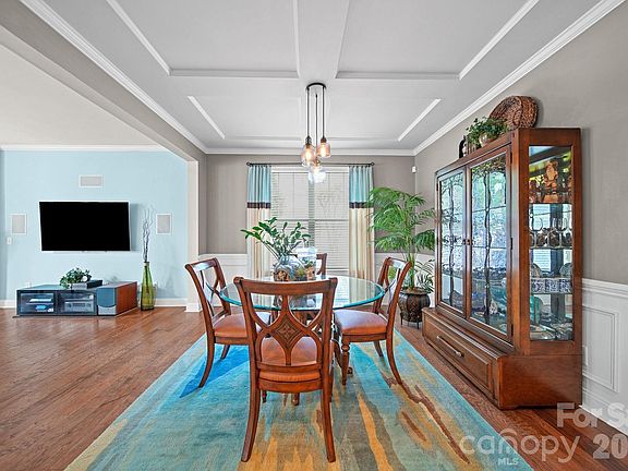 3rd image of 148 Byers Commons Dr