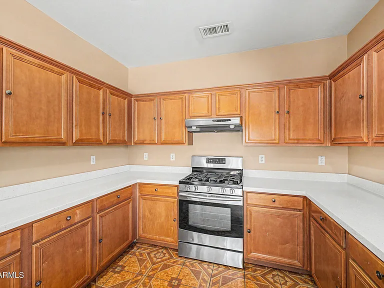 5329 W La Salle St — Photo 18