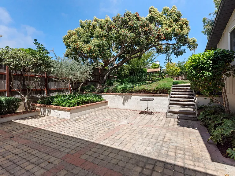 13981 Mercado Dr — Photo 33