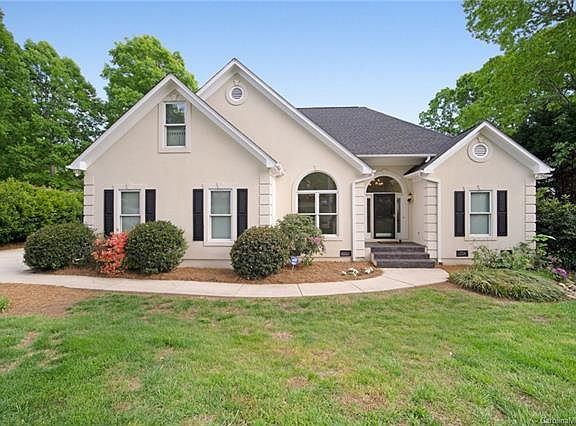 2nd image of 8122 Waterford Dr