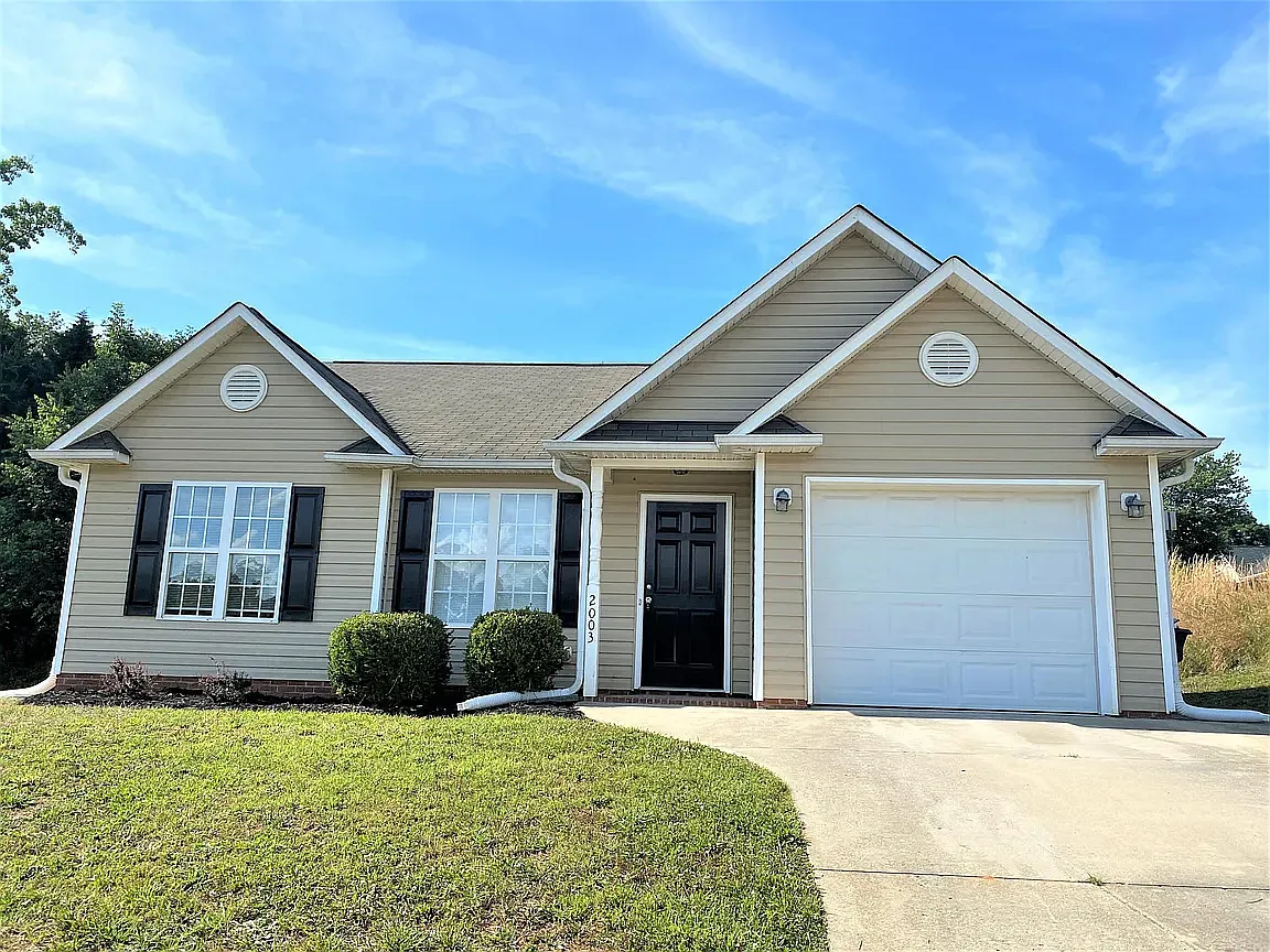 3 bed, 1239 sqft, $1,625 — Photo 1