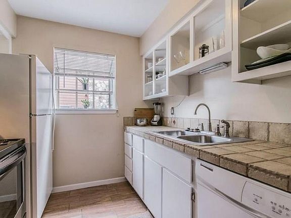 4th image of 6903 Deatonhill Dr APT 22