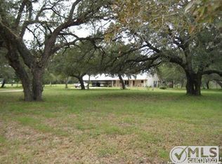 1423 County Road 115, Pleasanton, TX 78064