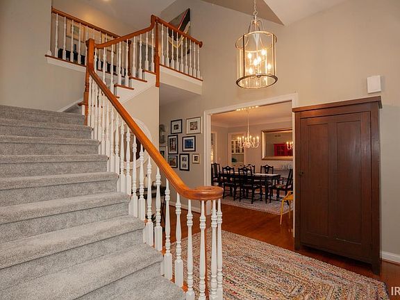 3rd image of 3266 Woodview Dr