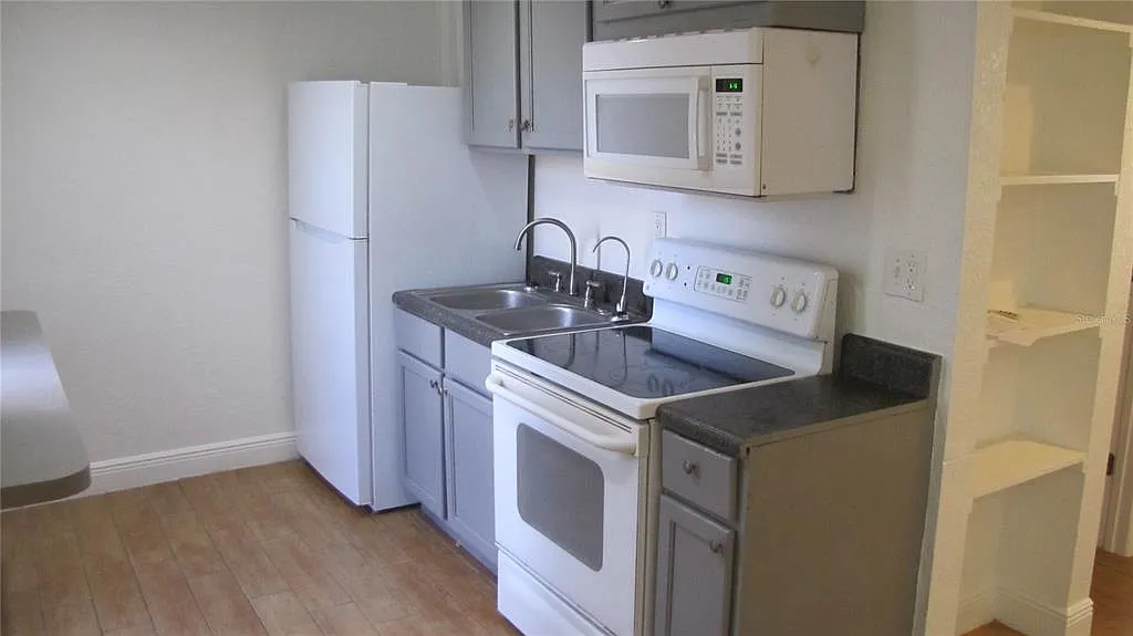 2 bed, 1.0 bath, 480 sqft, $1,600 — Photo 4