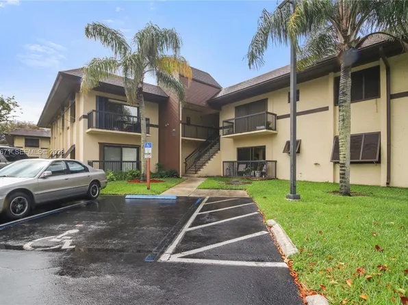 7915 SW 86th St APT 709, Miami, FL 33143