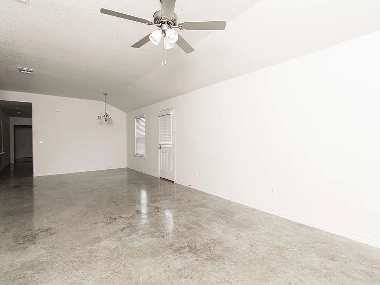 1004 Barbara Jordan St #B — Photo 2