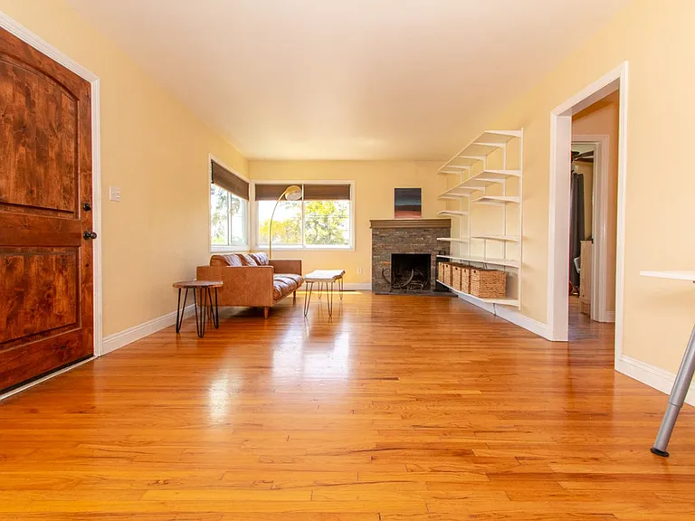 Well Maintained & Bright Detached 2 bed / 1 bath Home In Quiet Neighborhood of North Park - Peak ... — Photo 3
