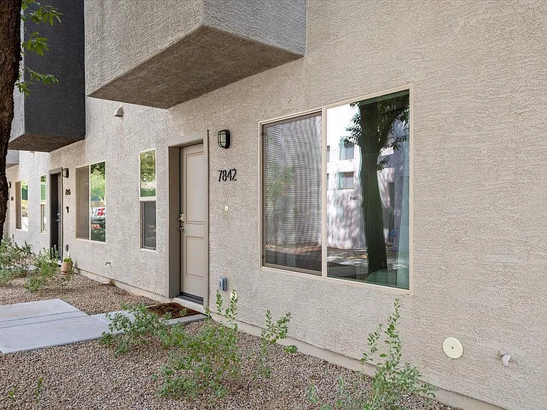 7842 N 20th Gln — Photo 4
