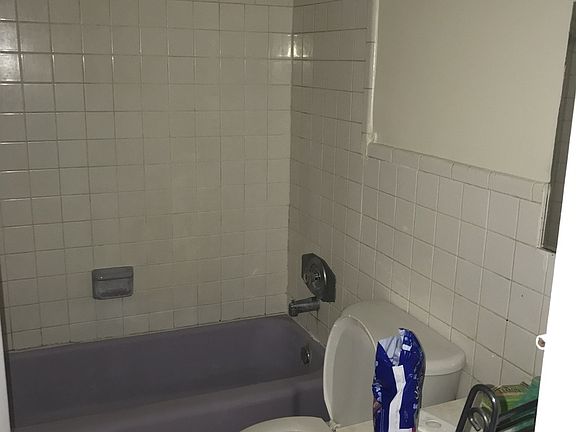 3rd image of 500 NE 16th St APT 4