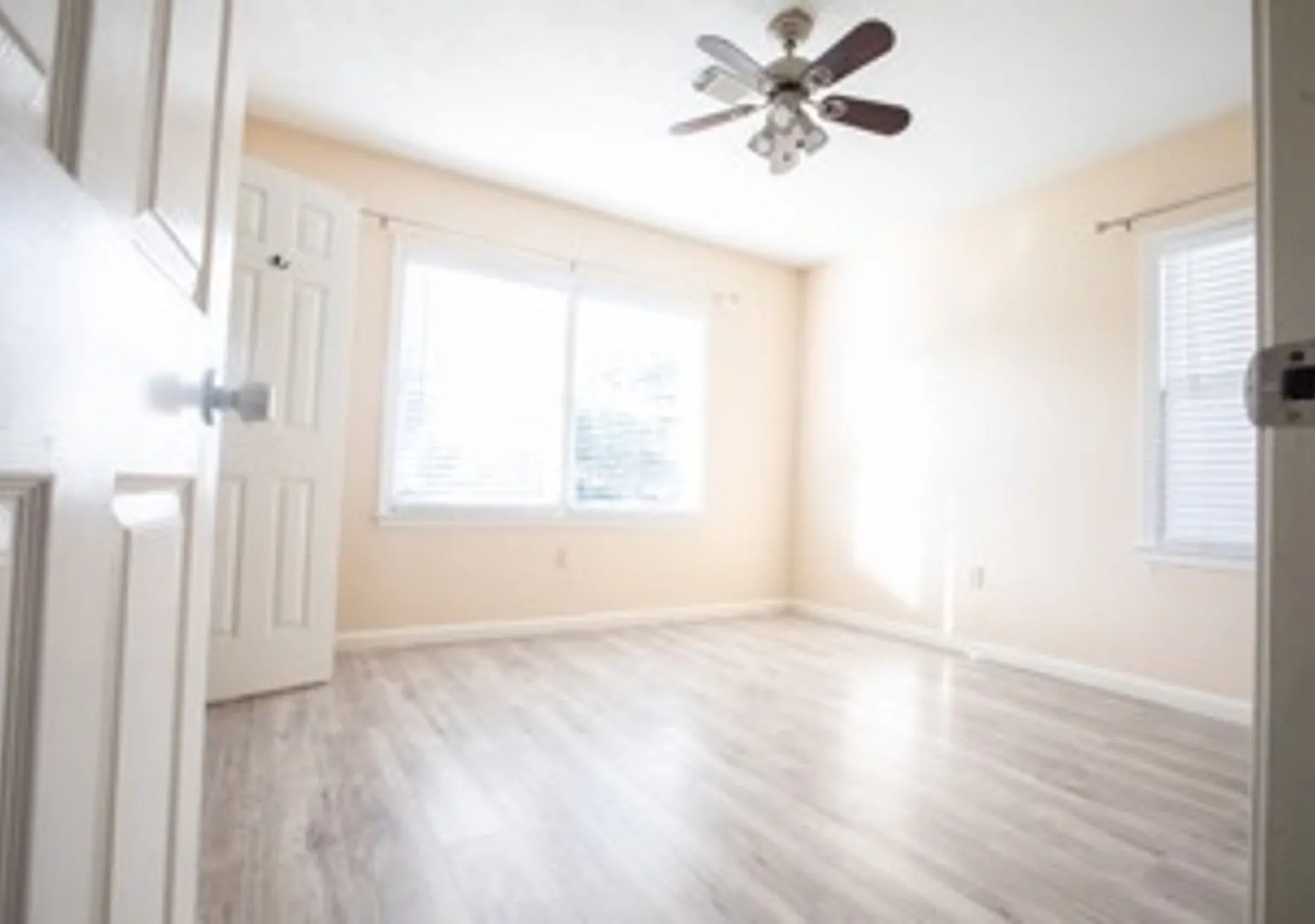 Galveston 3BR Home Near UTMB | Spacious Backyard + October 1st Move-In — Photo 3