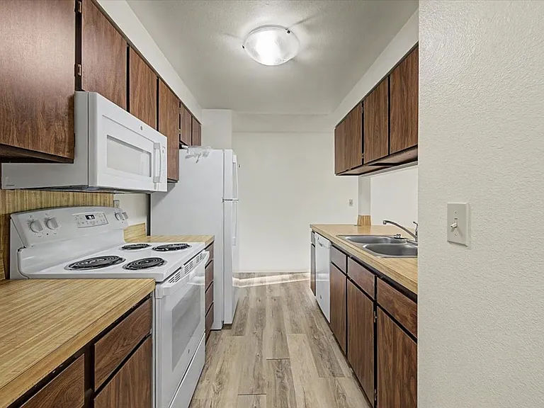 1079-1089 S Leadville Ave — Photo 15