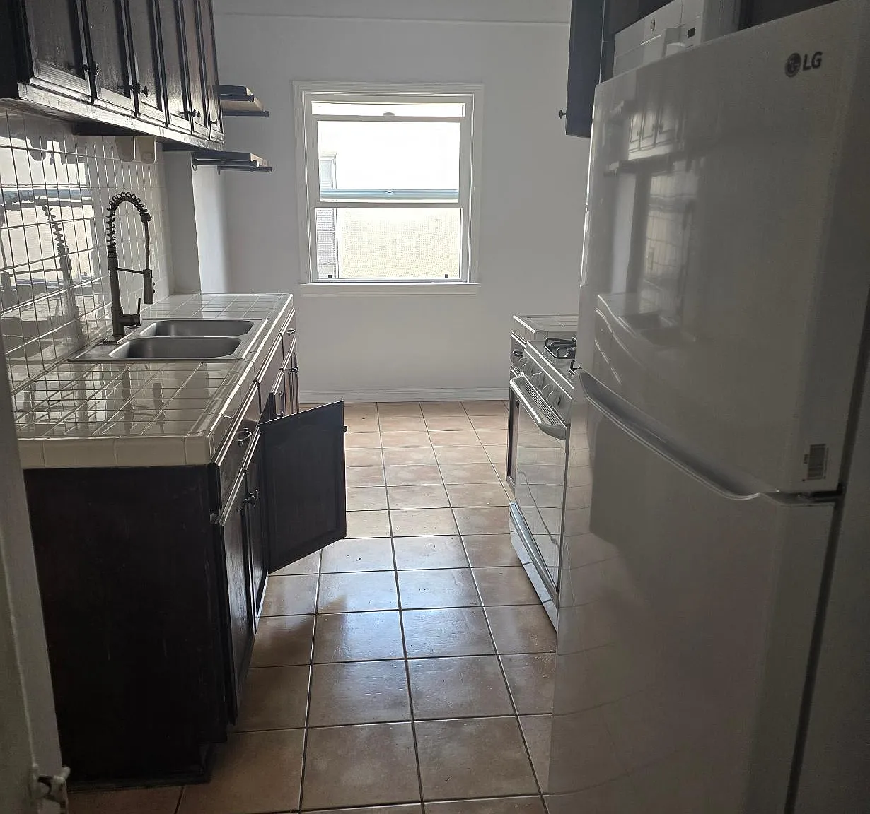 2 bed, 1200 sqft, $3,200 — Photo 4