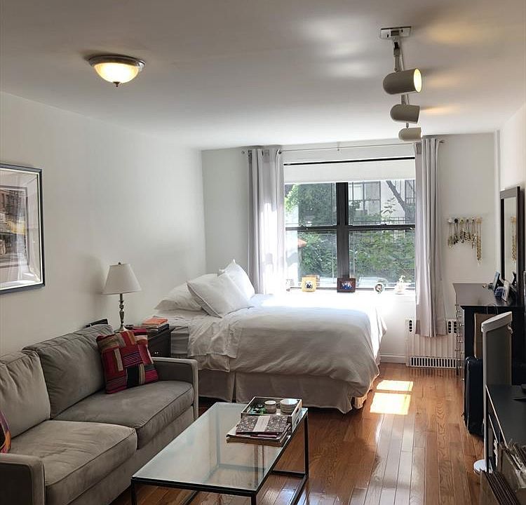 2nd image of 220 W 14th St APT 2C