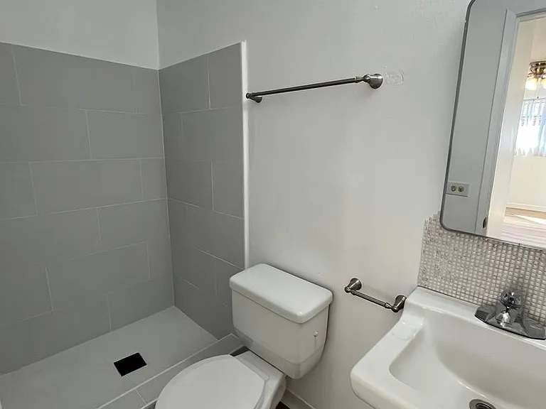 524 E Cedar Ave — Photo 18