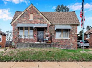 4926 Sunshine Dr, Saint Louis, MO 63109