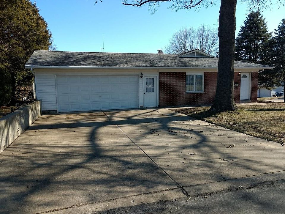 1224 Cunningham Ave, St. Charles, MO 63301
3 Bedrooms, 1 Bath, 2 Car Garage