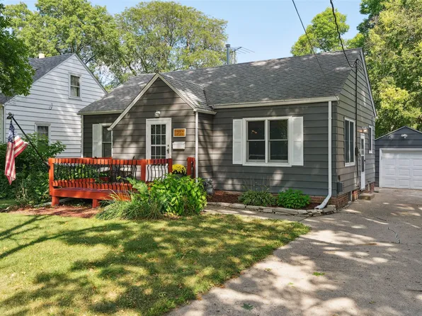 1707 48th St, Des Moines, IA 50310