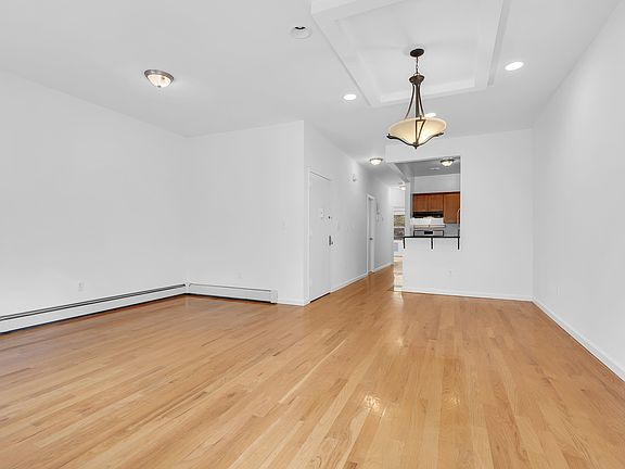 3rd image of 363 Franklin Ave APT 2