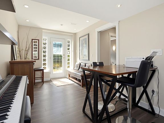 3rd image of 3786 Robson Dr