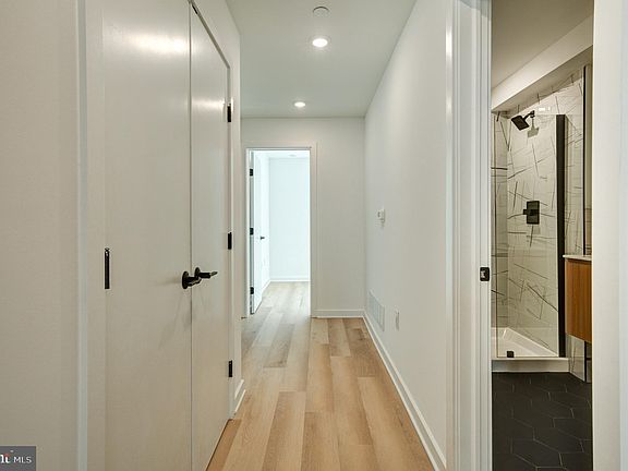 3rd image of 2329 Ellsworth St #1