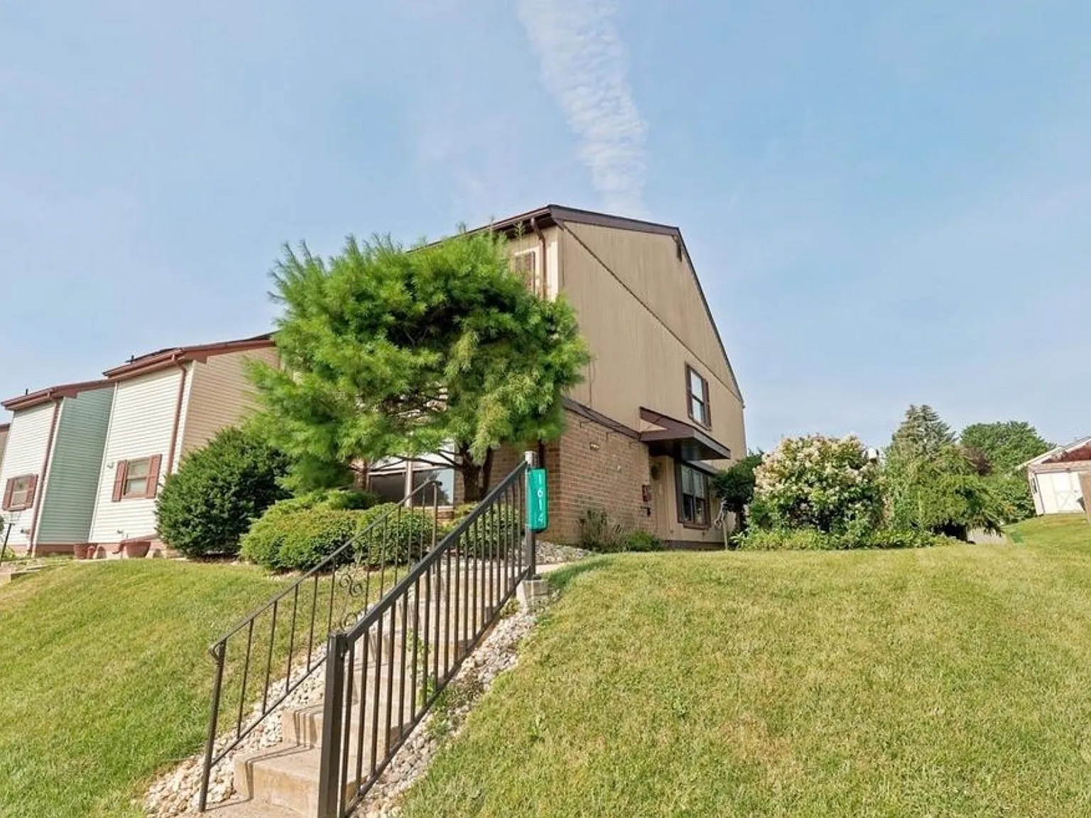 4 bed, 1908 sqft, $2,650 — Photo 2