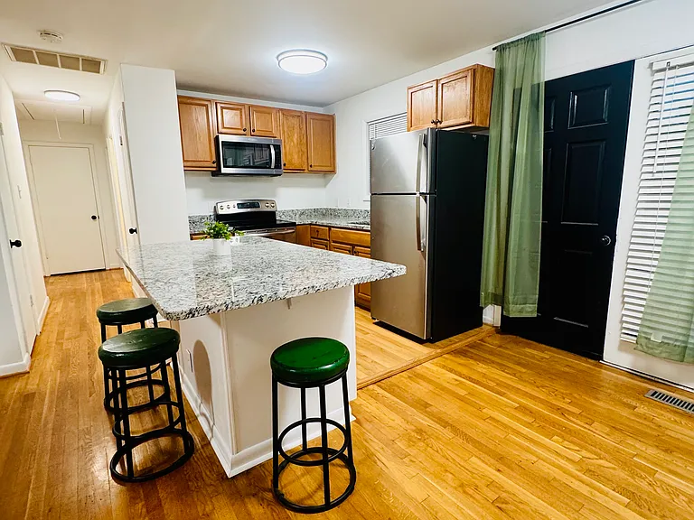 1216 W Leigh St — Photo 9