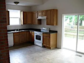 4 bed, 1.5 bath, 1937 sqft, $3,000 — Photo 3