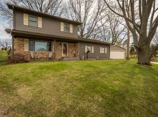 4 Rodeo Ct, Davenport, IA 52806