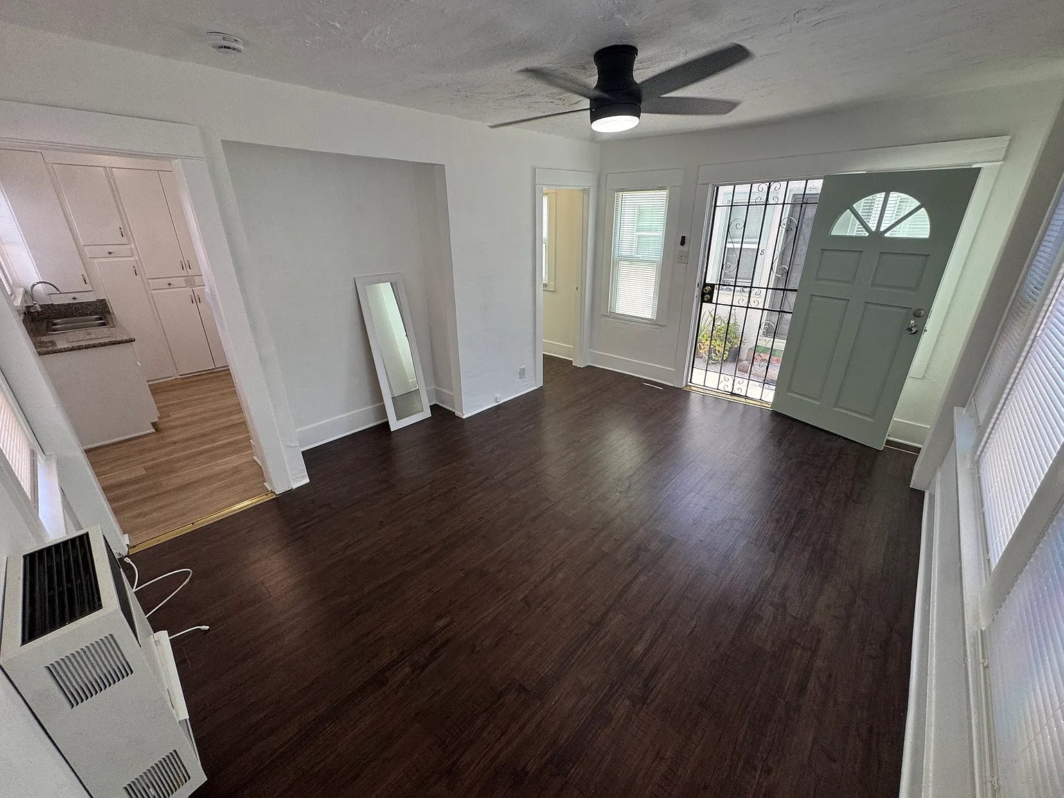 Studio, 400 sqft, $1,325 — Photo 1