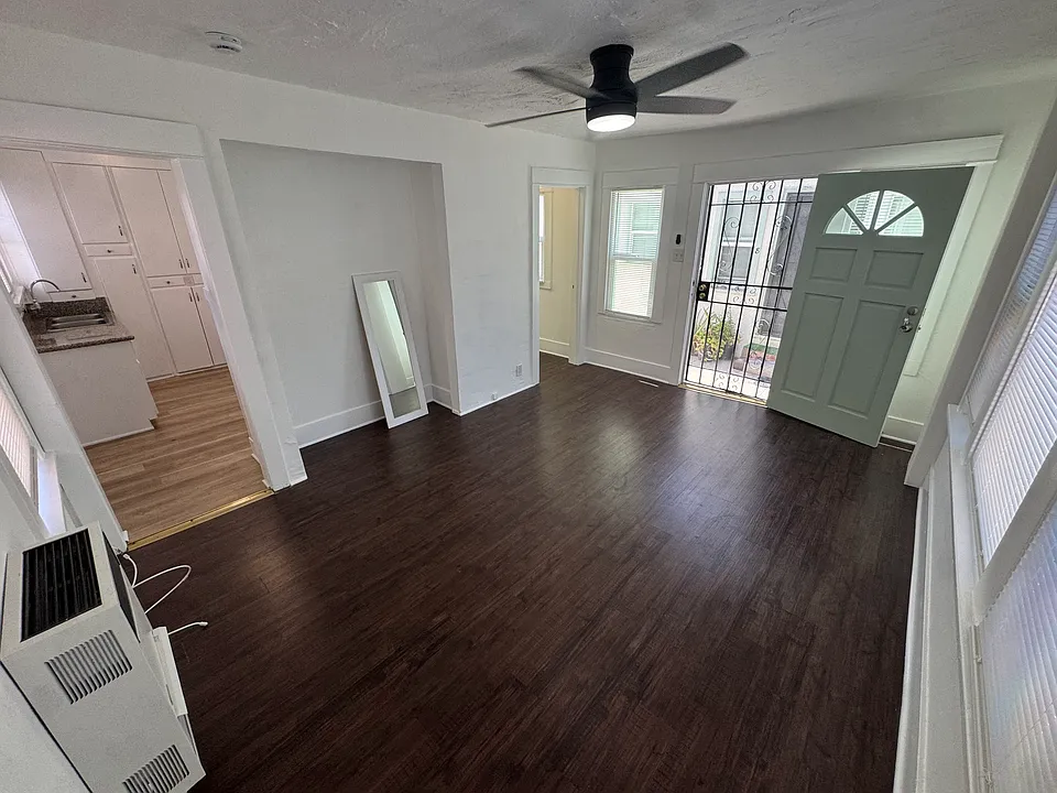 1205 Molino Ave #4
