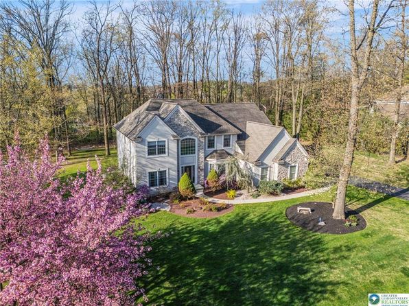 8750 Summit Cir, Fogelsville, PA 18051