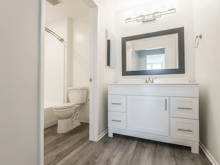 1223 Federal Ave — Photo 62